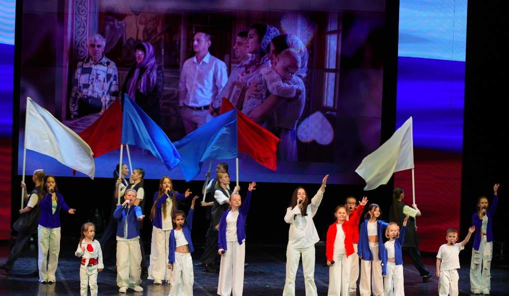 Фото Как в Новосибирской области отпраздновали День народного единства: фоторепортаж концерта 4 - Сиб.ФМ Фото Как в Новосибирской области отпраздновали День народного единства: фоторепортаж концерта 4